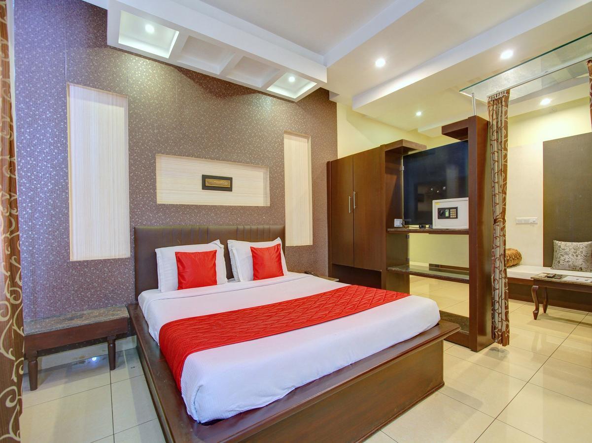 Oyo 8892 Kadambari Regency Otel Angamali Dış mekan fotoğraf